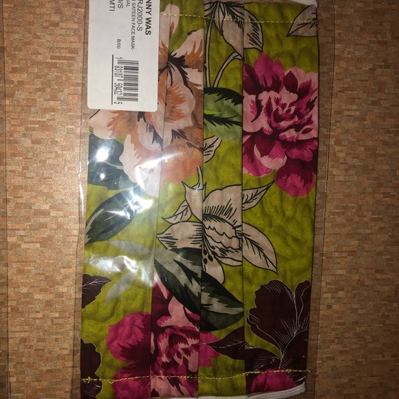 Bundle lot of 4 Johnny Was Non-Filtered Masks - Picture 3 of 11